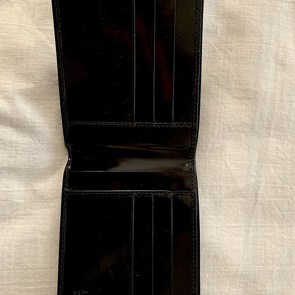 Desmo Patent LeatherMen's
Black Wallet with 6 Credit Card Pockets Bi- Fold Tr - Picture 5 of 6